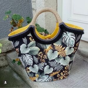 Tropical Leaf Print Tote Bag - Black and Yellow